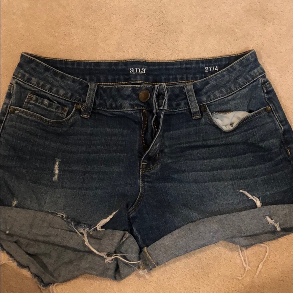 Ana Jean Shorts Size 27/4. Stretchy material.